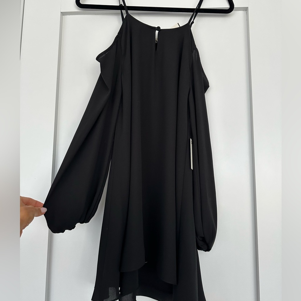 New w tags lovers and friends cold shoulder Dre’s